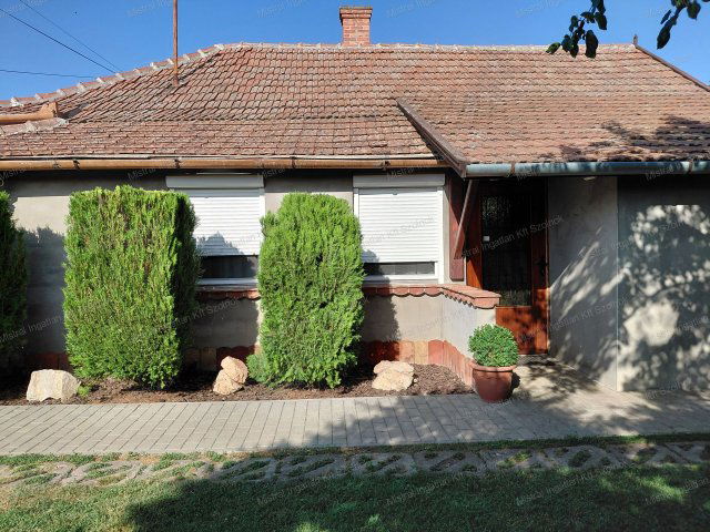 Eladó családi ház, Törökszentmiklóson 18.2 M Ft, 1+2 szobás