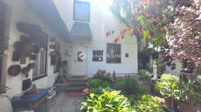 Eladó családi ház, Szentendrén 130 M Ft, 1 szobás