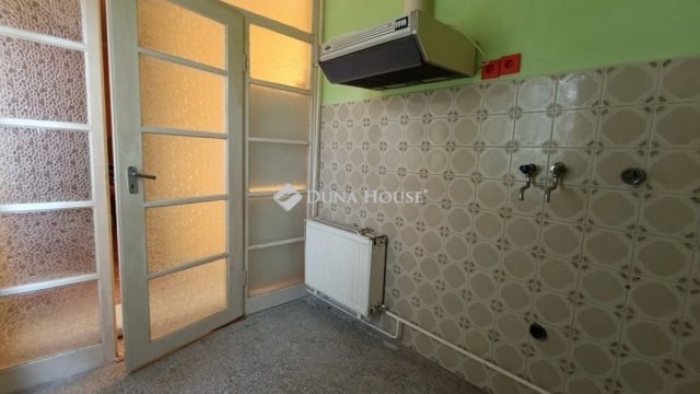 Eladó családi ház, Bólyban 51.9 M Ft, 6 szobás