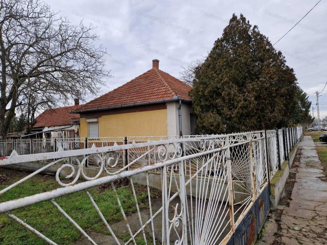 Eladó családi ház, Jásziványon 9.5 M Ft, 3 szobás