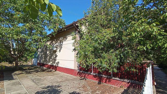 Eladó nyaraló, Cserkeszőlőn 43.5 M Ft, 4 szobás