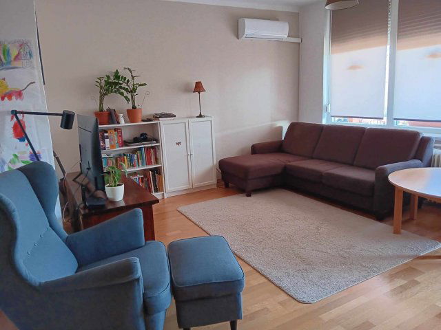 Eladó téglalakás, Szegeden 75 M Ft, 3 szobás