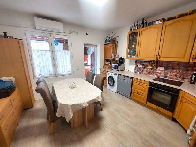 Eladó családi ház, Szentendrén 124.5 M Ft, 4 szobás