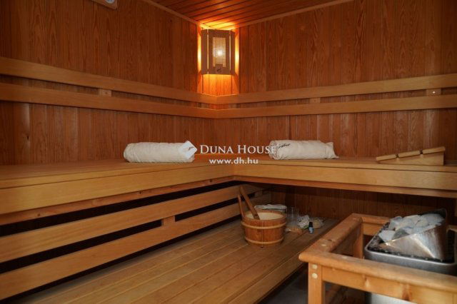 Eladó családi ház, Veszprémben 149 M Ft, 4+1 szobás