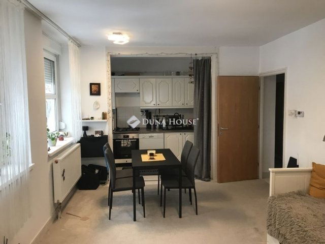 Eladó téglalakás, Székesfehérvárott 72 M Ft, 2+1 szobás