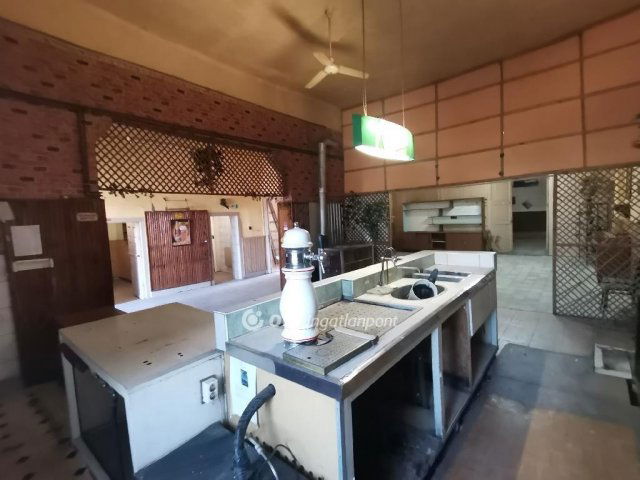 Eladó üzlethelyiség, Mezőberényben 14 M Ft