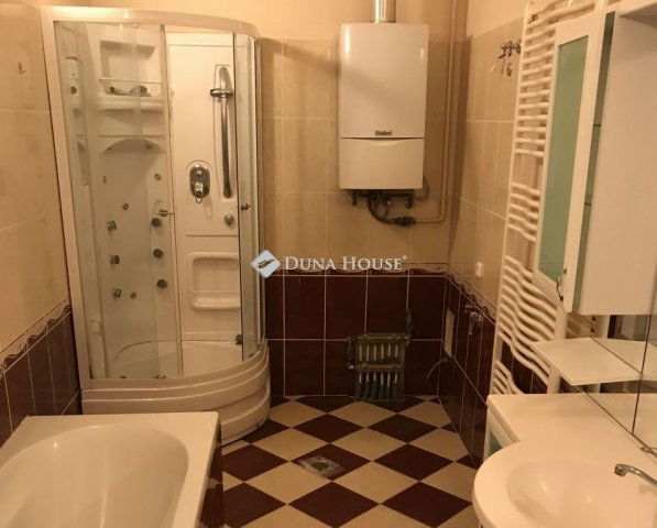 Eladó téglalakás, Budapesten, VIII. kerületben 110 M Ft