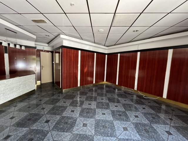 Eladó üzlethelyiség, Keszthelyen 35 M Ft, 2 szobás