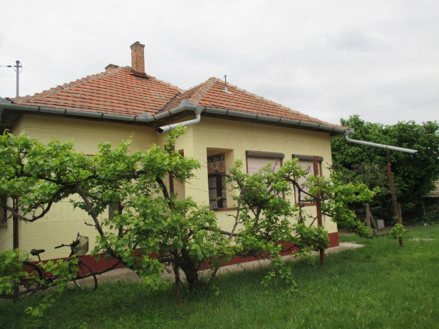 Eladó családi ház, Gádoroson 9.5 M Ft, 2+1 szobás