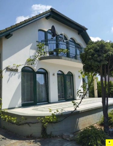 Eladó családi ház, Bükön 153 M Ft, 9 szobás