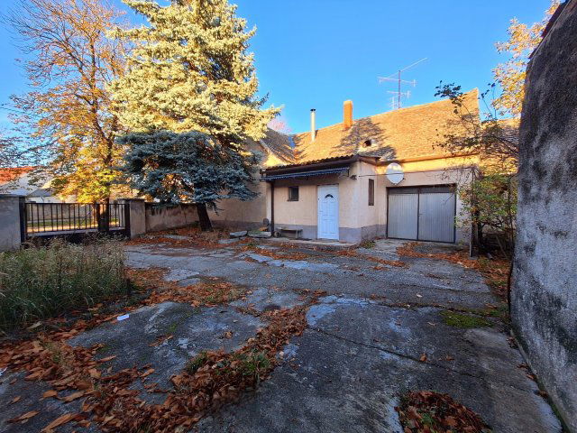 Eladó családi ház, Sümegen 20 M Ft, 2 szobás