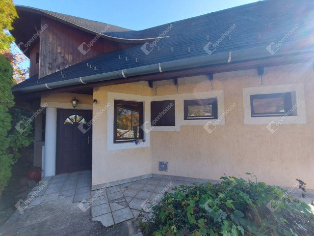 Eladó családi ház, Révfülöpön 160 M Ft, 8 szobás