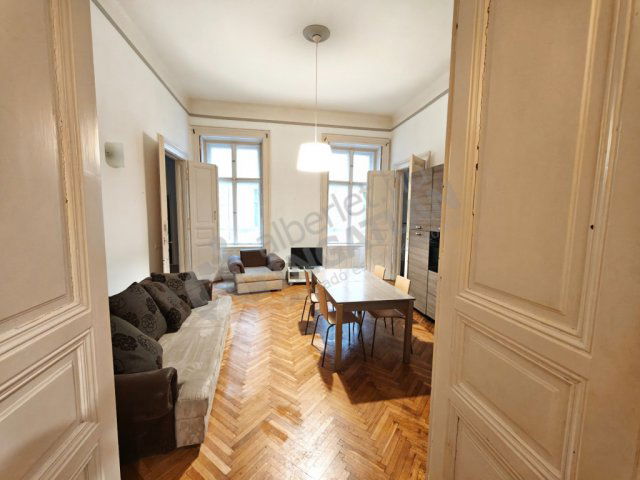 Kiadó téglalakás, albérlet, Budapesten, V. kerületben, 4 szobás