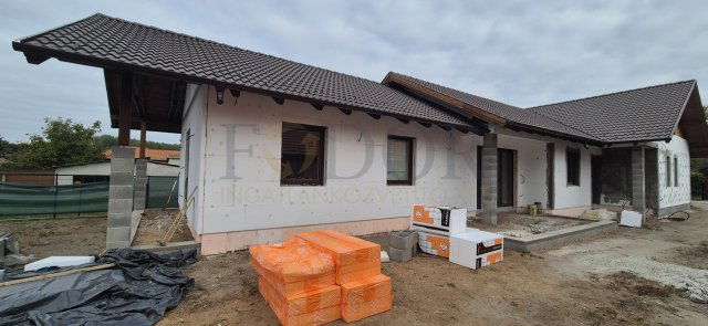 Eladó családi ház, Gyálon 159.9 M Ft, 5 szobás