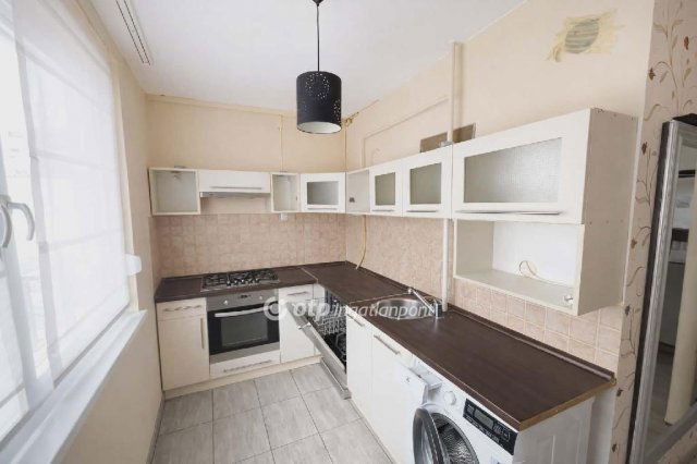 Eladó panellakás, Baján 51.9 M Ft, 3 szobás