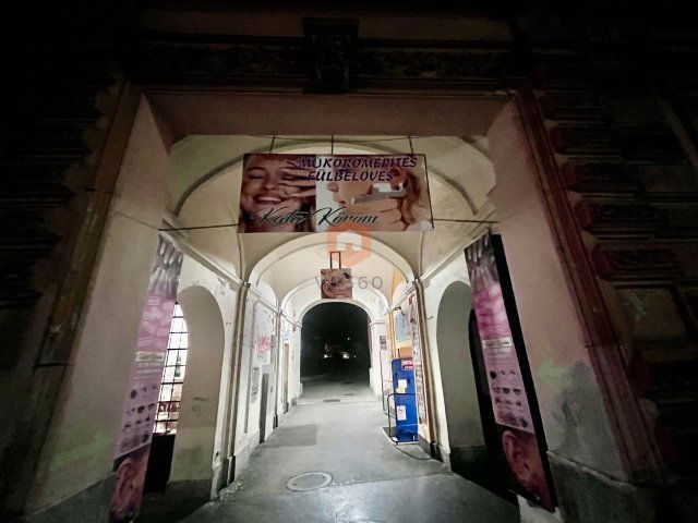 Eladó üzlethelyiség, Pécsett, Rákóczi úton 16.5 M Ft