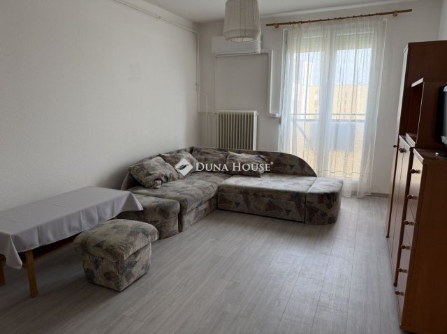 Eladó panellakás, Pécsett 46.9 M Ft, 2 szobás