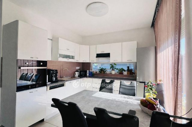 Eladó téglalakás, Teskándon 69.9 M Ft, 1+4 szobás