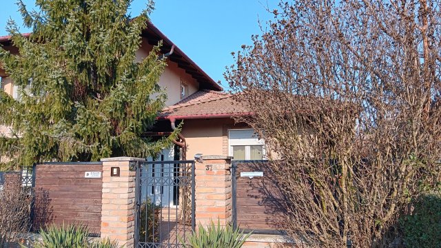 Eladó téglalakás, Siófokon 219 M Ft, 6+1 szobás