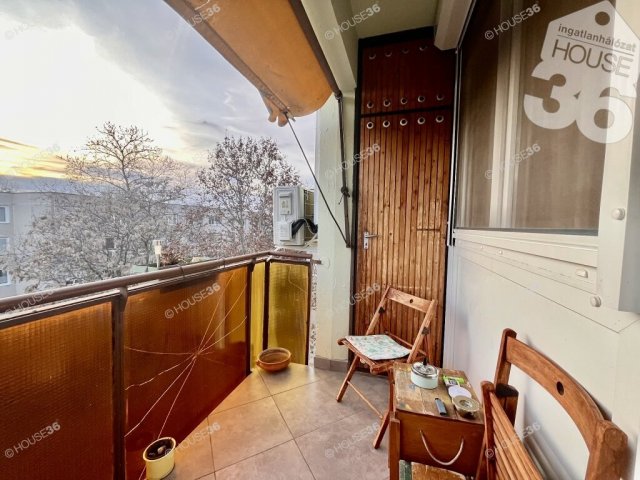 Eladó panellakás, Kecskeméten 53.5 M Ft, 3 szobás