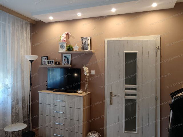 Eladó panellakás, Tatabányán 48.99 M Ft, 2 szobás