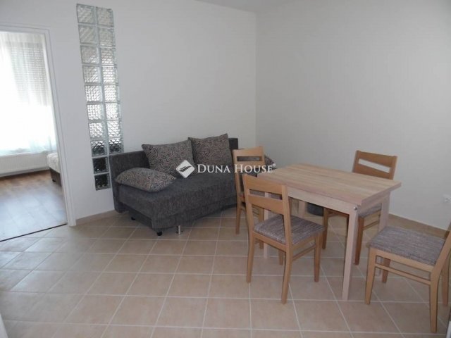Kiadó téglalakás, albérlet, Debrecenben 190 E Ft / hó, 2 szobás