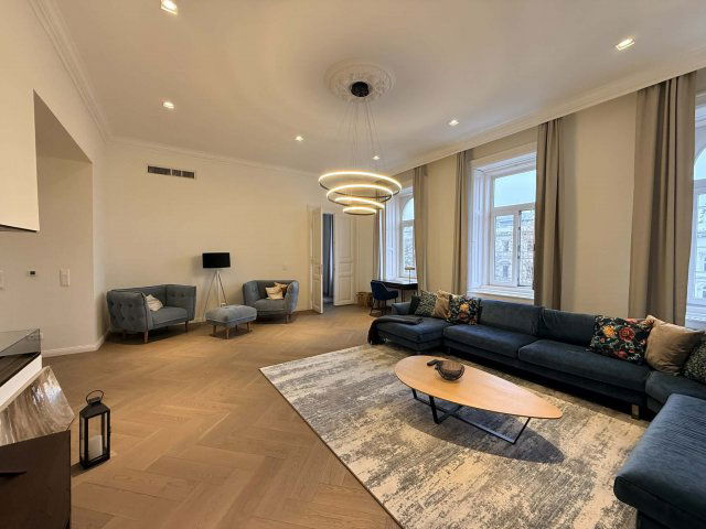 Kiadó téglalakás, albérlet, VI. kerületben, Andrássy úton