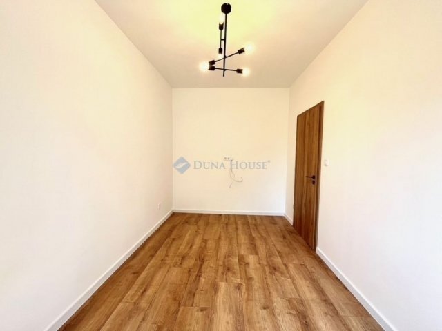 Eladó téglalakás, Pécsett 79.9 M Ft, 5 szobás