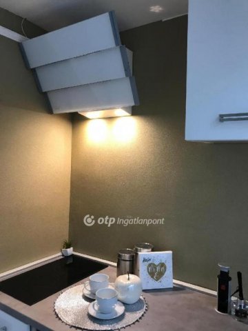 Eladó téglalakás, Budapesten, VI. kerületben 59.9 M Ft, 1 szobás