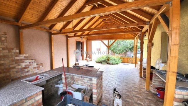 Eladó családi ház, Érden 154 M Ft, 6 szobás