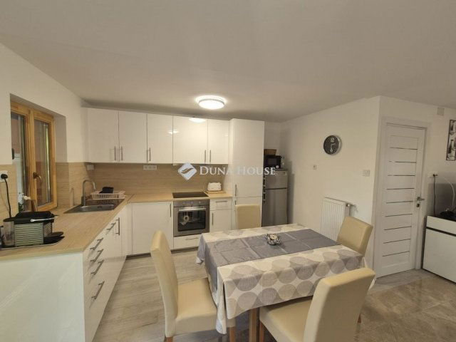 Eladó ikerház, Balatonföldváron 138.9 M Ft, 4 szobás