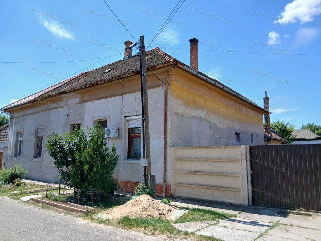 Eladó családi ház, Cegléden 22.9 M Ft, 1 szobás