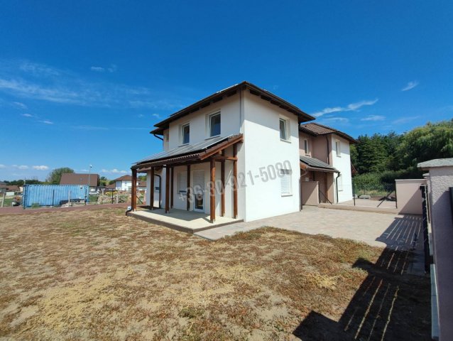 Eladó ikerház, Vácrátóton 105 M Ft, 5 szobás