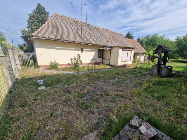 Eladó családi ház, Naszályon 21.9 M Ft, 2 szobás