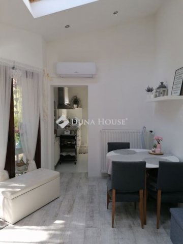 Eladó családi ház, Pécsett 96.5 M Ft, 2 szobás