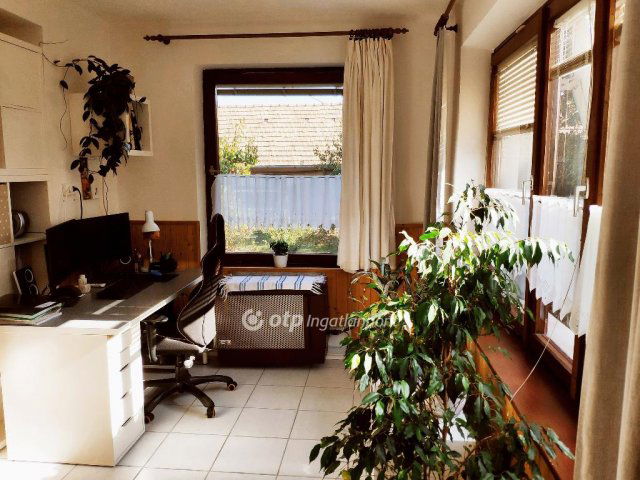 Eladó családi ház, Szekszárdon 69.9 M Ft, 3 szobás