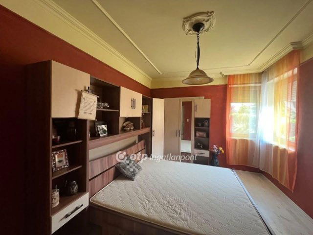 Eladó családi ház, Bakonyszentlászlón 117 M Ft, 4 szobás