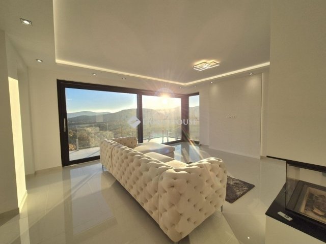 Eladó nyaraló, Szentendrén 370 M Ft, 5 szobás