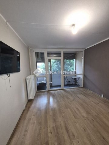 Eladó panellakás, Pécsett 53.5 M Ft, 3 szobás