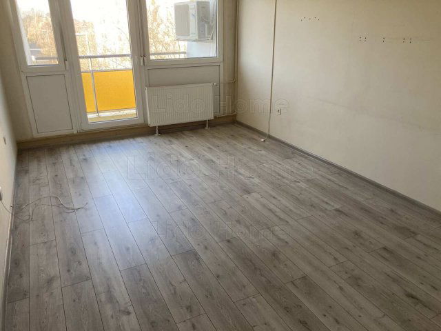 Eladó panellakás, Siófokon 47.5 M Ft, 7 szobás