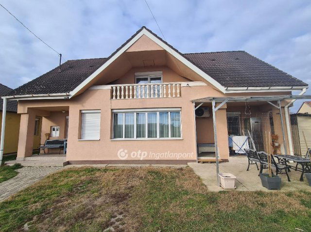 Eladó családi ház, Sárándon 59.9 M Ft, 4 szobás
