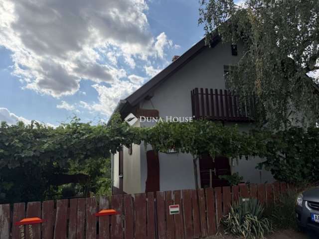 Eladó családi ház, Sárváron 43.5 M Ft, 1 szobás