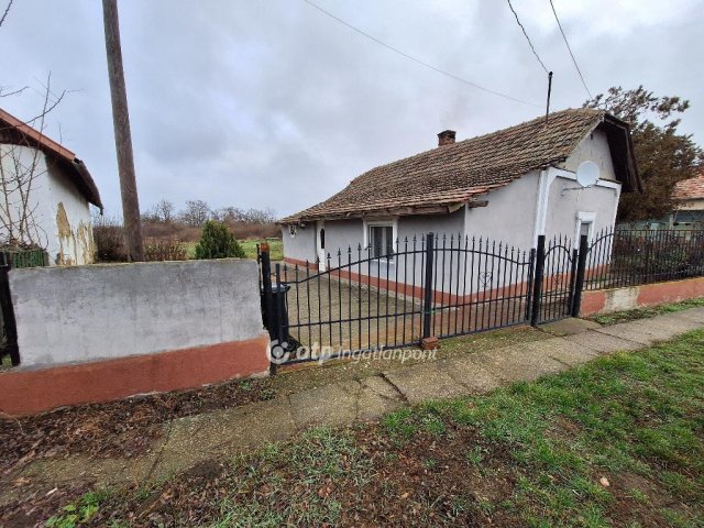 Eladó családi ház, Tiszaigaron 9.9 M Ft, 2 szobás