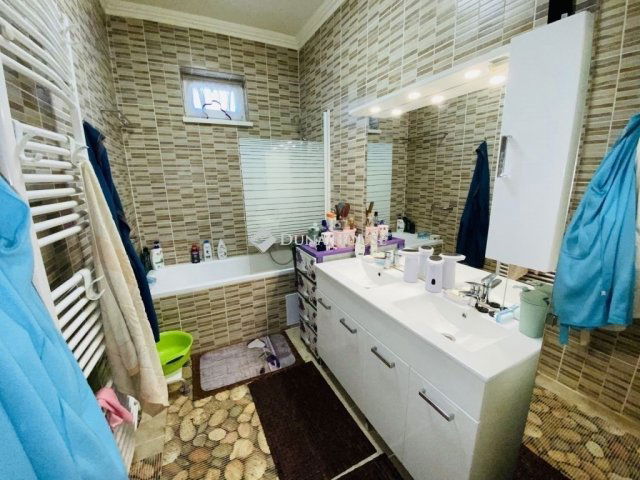 Eladó családi ház, Monoron 94.9 M Ft, 3 szobás