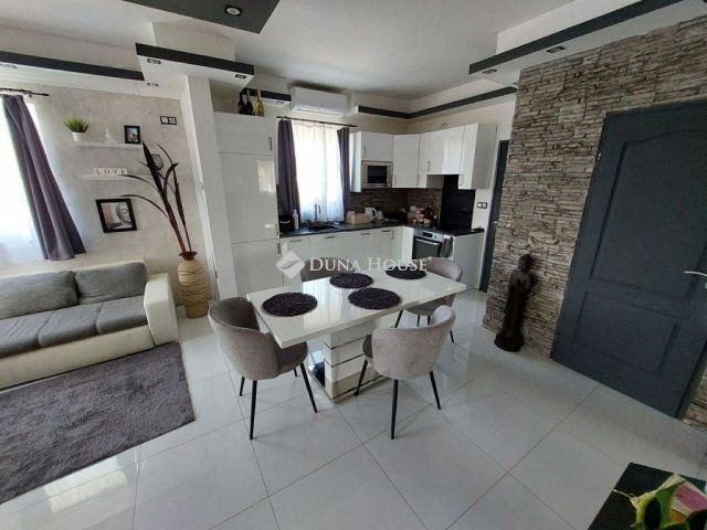 Eladó családi ház, Székesfehérvárott 119.9 M Ft, 5 szobás