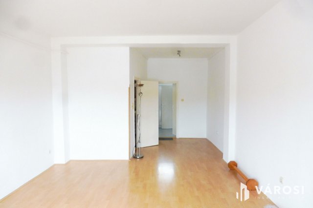 Eladó téglalakás, Szegeden 35.9 M Ft, 1 szobás
