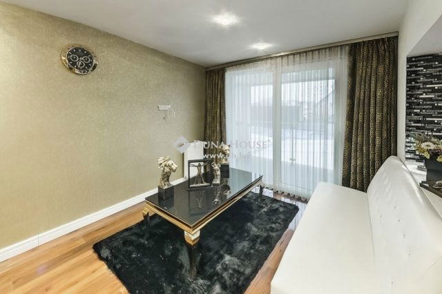 Eladó családi ház, Szigethalmon 259.9 M Ft, 7 szobás