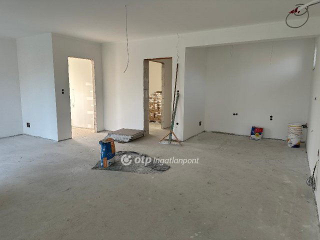 Eladó családi ház, Dánszentmiklóson 63 M Ft, 3 szobás