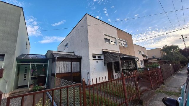 Eladó sorház, Gödön 74.9 M Ft, 3+2 szobás