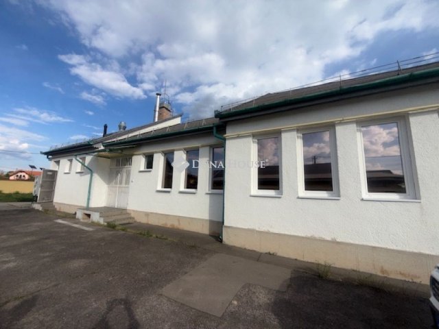 Eladó ipari ingatlan, Vecsésen, Halmy József téren 239 M Ft